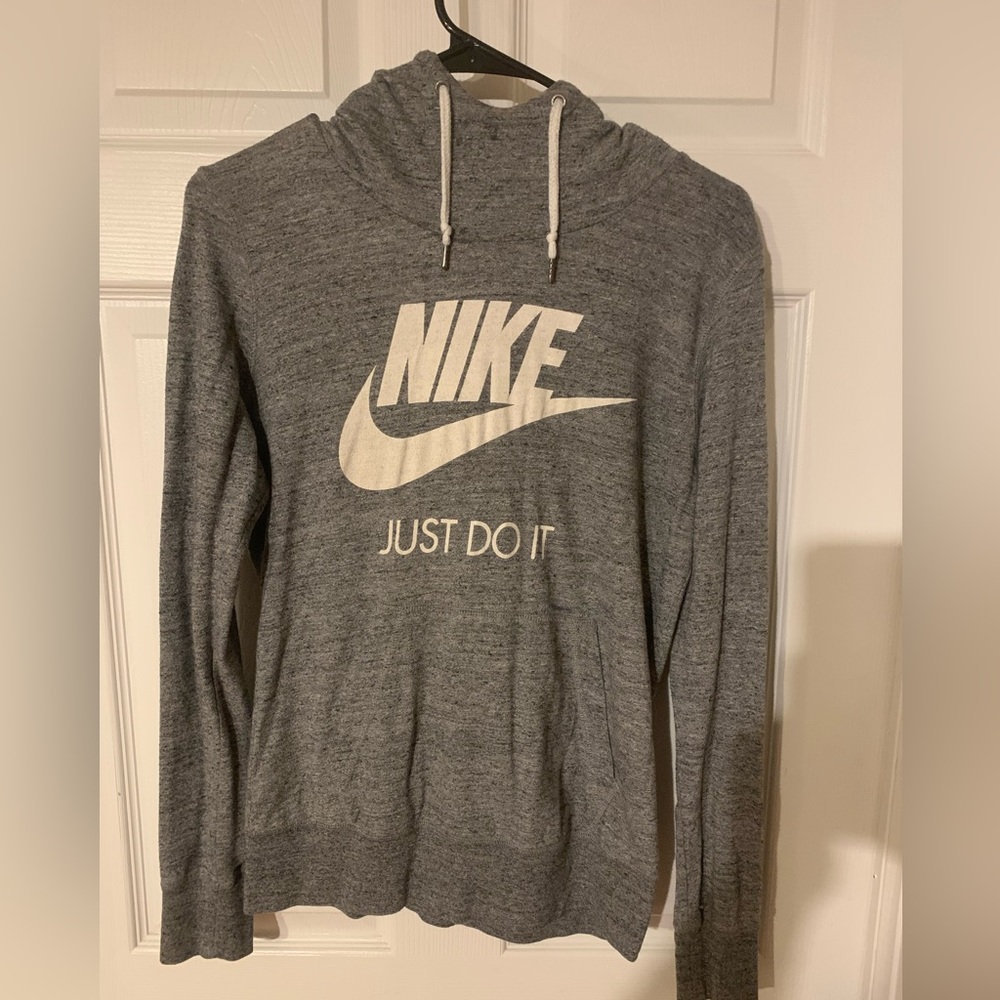 Women’s sz Med Nike Hoodie (Orange Tag) worn once. No rips or stains.